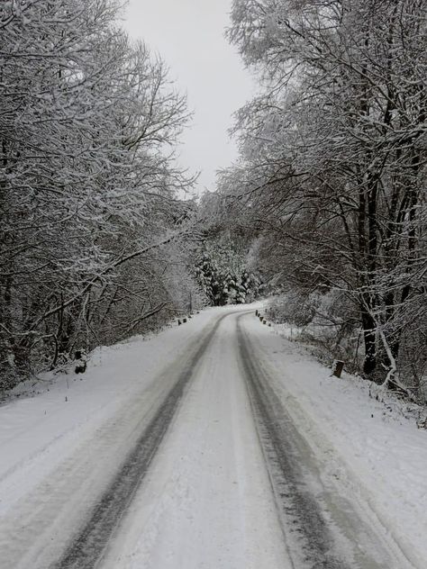 #snow #snowy #road #snowyroads #aesthetic #winter #snowfall #woods Snowy Road Aesthetic, Anastasia Broadway, Snowy Road, Acoustic Guitar Photography, Winter Air, Guitar Photography, Sore Eyes, Weather Seasons, Aesthetic Winter