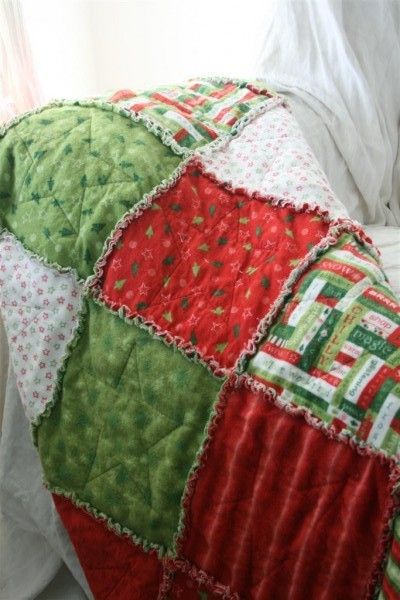 Christmas Rag Quilt Patterns, Flannel Quilt Patterns, Christmas Rag Quilts, Quilted Christmas Gifts, Quilts Christmas, Christmas Sewing Patterns, Flannel Rag Quilts, Rag Quilt Tutorial, Rag Quilt Patterns