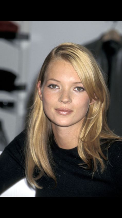 Kate Moss Hair, Kate Moss 90s, Kate Moss Style, Queen Kate, Miss Moss, Make Up Inspo, Kate Moss, Johnny Depp, Top 20