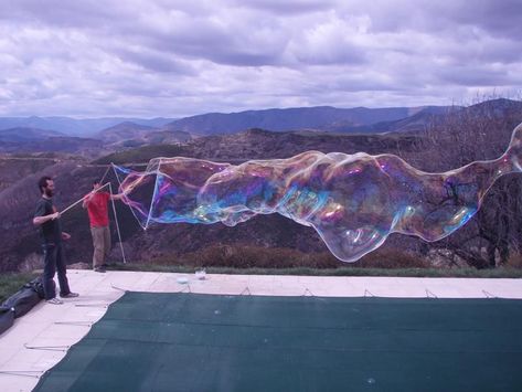 Here’s How to Blow the Perfect Giant Soap Bubble, According to Physics | Smart News | Smithsonian Magazine Bubble Recipe, High Speed Camera, Giant Bubbles, Fluid Dynamics, Big Bubbles, Scientific Discovery, Bubble Wands, Soap Bubbles, New World