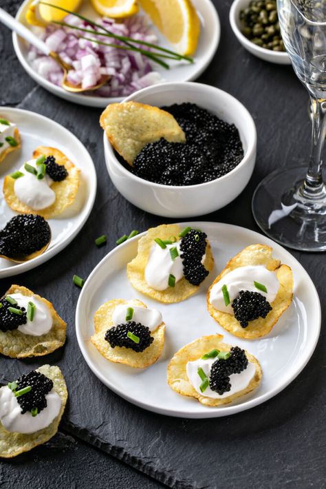 Caviar And Potato Chips, Caviar Snacks, Caviar Potato Chips, Caviar Baked Potato, Recipes With Caviar, Luxury Food Dinners, How To Serve Caviar, Caviar Appetizers, Caviar Dishes