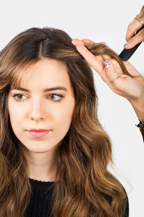 Step 2 Gather the fringe and and a small section of longer hair behind the fringe line. Ways To Style Bangs, Pin Up Bangs, Pin Back Bangs, Box Braids Pictures, Style Bangs, Growing Out Bangs, Blonde Box Braids, Chop Chop, Braided Bangs