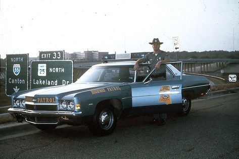 Security Vehicles, Mississippi Highway Patrol, Us Police Car, American Police, Vintage Police, Old Police Cars, Police Lights, Cop Cars, Police Patrol