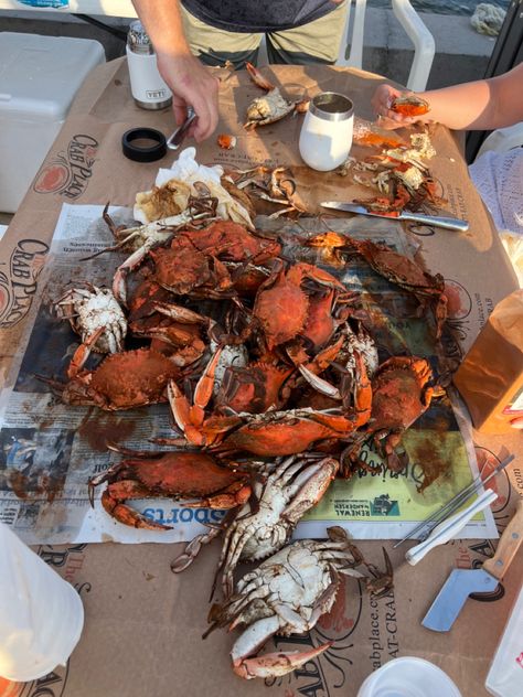 Summer, dinner, seafood Crab Boil Aesthetic, Crab Boil Seasoning Recipe, Crab Aesthetic, Norway Cabin, Boiled Seafood, Crab Bake, Maine Seafood, Dinner Seafood, Diner Aesthetic