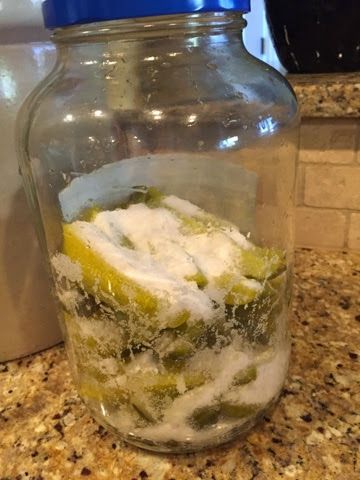 Frugal Homekeeping: My Mom's Candied Dill Pickles Candied Dill Pickle Recipe, Candied Pickles Recipe, Candied Pickles, Refrigerator Pickle Recipes, Dill Pickle Recipe, Pickle Recipes, Easter Ham, Thanksgiving 2022, Gallon Jars