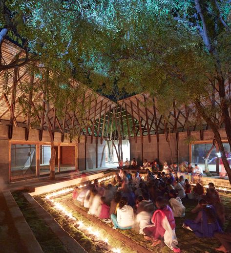 sameep-padora-and-assocaites-jetavan-centre-india-designboom-02 Sameep Padora, Spiritual Center, Butterfly Roof, Master Thesis, Bamboo Structure, Forest Grove, Community Housing, Tropical Architecture, Rural India