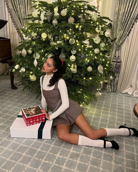 Cindy Kimberly Christmas Tree & Presents - IG Post December 22, 2023 Cindy Kimberly Instagram, Cindy Kimberly Outfits, Christmas Outfit Aesthetic, Christmas Poses, Christmas Day Outfit, Cindy Kimberly, December 23, Xmas Party, Clean Girl