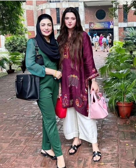 Sara Bharwana Dresses, Sara Bharwana, Atif Aslam Wife, Alizeh Shah, Sarah Khan, Dresses Traditional, Atif Aslam, Welcome To School, Indian Dresses Traditional