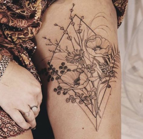 Black Flowers Tattoo, Legs Tattoo, Tattoo Hip, Tattoo Artist Tattoo, Floral Thigh Tattoos, Tattoo Design Tattoo, Tattoos For Women Half Sleeve, Muster Tattoos, Artist Tattoo