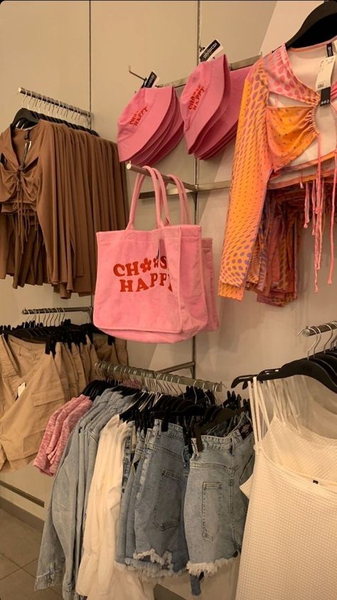 #aesthetic #shopping #thatgirl #pink #randomaesthetic #vsco Hm Aesthetic Outfits, Shop Assistant Aesthetic, Shopping Trip Aesthetic, Shopping Asthetics, Going Shopping Aesthetic, Zudio Shopping Aesthetic, Mall Aesthetic Shopping, Clothes Shopping Aesthetic, Shopping Day Aesthetic