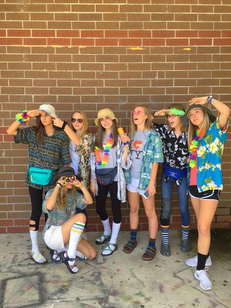 Cute Tacky Day Outfits, Vacation Dress Up Day At School, Tourist Spirit Day, Waky Taky Dress Up, Tourist Theme Outfit, Wacky Tourist Outfit Spirit Week, Wacky Tourist Outfit, Tacky Tuesday Outfits, Cute Tourist Costume