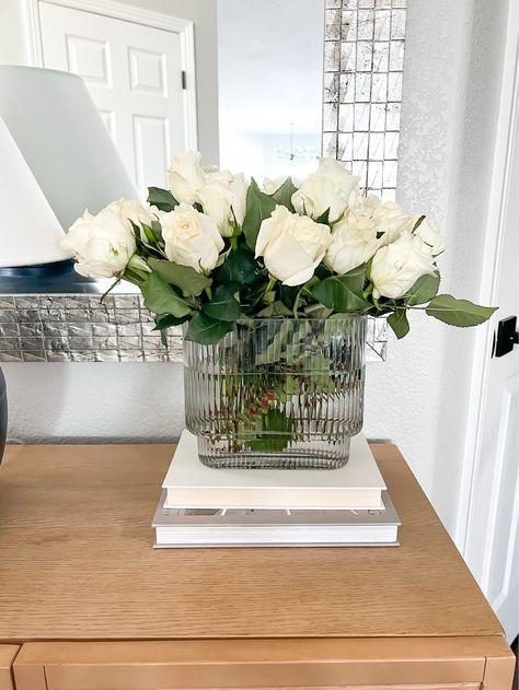 Oval Vase, Flower Vase Arrangements, Vase Flower, Flower Vases, Flower Arrangements, Wedding Flowers, Glass Vase, House Interior, New Homes