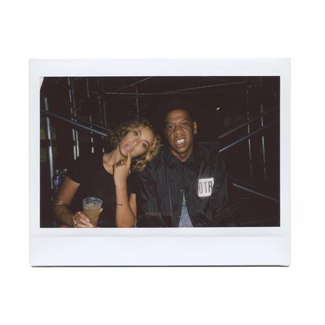 Beyonce Polaroid, Bey And Jay, Beyonce Jay Z, Beyoncé And Jay Z, Music Cover Photos, Summer Outfits Minimalist, Beyonce Knowles Carter, Beyonce Style, Beyoncé Giselle Knowles-carter