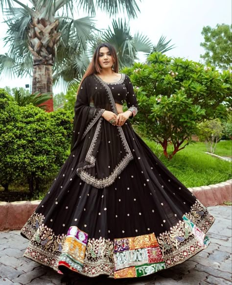 Black Chaniya Choli Wedding, Gujarati Lehenga, Black Chaniya Choli, Black Choli, Lehenga Wedding Dress, Designer Lengha Choli, Saree Lengha, Designer Lengha, Black Bridal Dresses