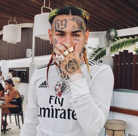 looks like 6ix9ine’s getting good conditions for a prisoner😈  #free6ix9ine #prisonbreak #goodpoint #scumgang #treyway Box Braids Men, Hair Without Heat, Lil Pump, Face Tattoos, Rap Artists, Mens Braids Hairstyles, Best Rapper, American Rappers, Girl Swag