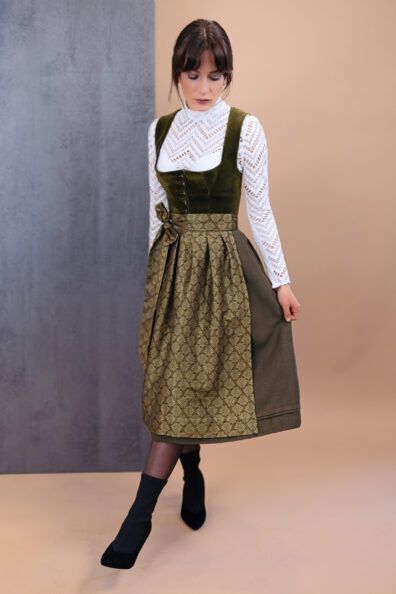 Dirndl Camilla oliv 1 German Inspired Outfits, Modern Dirndl, German Dress Dirndl, Dirndl Outfit, German Dress, Oktoberfest Outfit, Dirndl Dress, Outfits Aesthetic, Diy Clothes