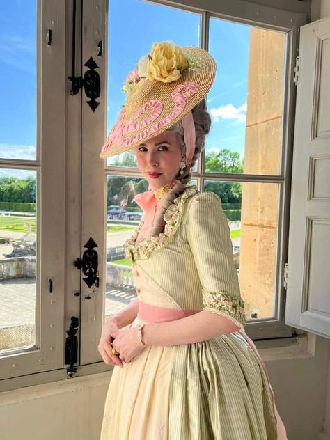 Puritan Hairstyles, Historical Costuming, 18th Century Clothing, Century Clothing, Fantasy Castle, Marie Antoinette, 18th Century, Castle, Spain