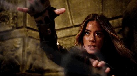 Quake Marvel, Hande Erçel Gif, Marvel Female Characters, Marvel Young Avengers, Marvel Gif, Chloe Bennett, Witchcraft Spells For Beginners, Daisy Johnson, Strong Female Characters