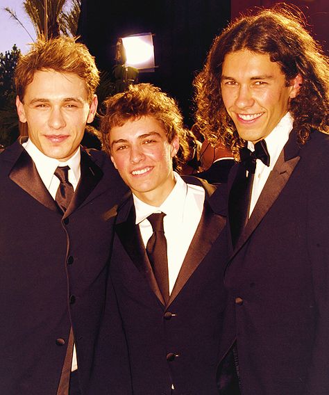 The Franco brothers are perfection 😍 James,Dave & Tom Franco Tom Franco, James And Dave Franco, Franco Brothers, Dave Franco, Celebrity Siblings, Big Brothers, James Franco, People Watching, Man Crush