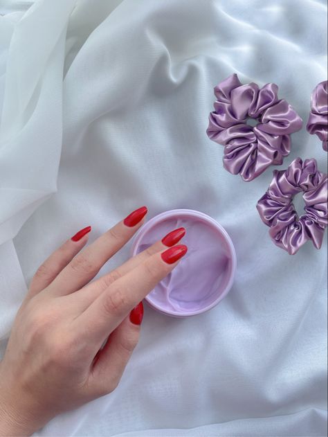 A lilac face mask, hand wearing bright red nail polish Beige Aesthetic Skincare, White Aesthetic Skincare, Purple Aesthetic Lilac, Flatlay Aesthetic, Hand Aesthetic, Lilac Aesthetic, Cosmetics Aesthetic, Aesthetic Nail, Violet Aesthetic