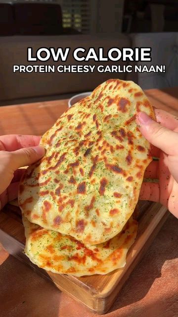 Cheesy Garlic Naan, Low Calorie Protein, Recipes With Naan Bread, Garlic Naan, Naan Recipe, Healthy High Protein Meals, High Protein Low Calorie, Low Cal, High Protein Recipes