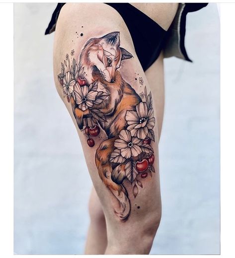 #OwlTattoo #CuteOwlTattoo #OwlInk #OwlTattooDesign #OwlTattooArt #InkedOwls #OwlTattooIdeas #OwlTattooLove #TattooInspiration #AnimalTattoos Side Thigh Tattoo, Thigh Tattoo Ideas, Tattoos Flowers, Side Thigh Tattoos, Cute Thigh Tattoos, Fox Tattoo Design, Flower Thigh Tattoos, Thigh Tattoo Designs, Geniale Tattoos