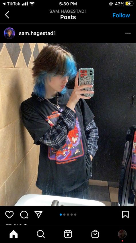 1/4 Hair Dye, Short Blue Wolfcut, Top Half Black Bottom Half Blue Hair, Short Hair Blue Tips, Blonde And Blue Short Hair, Short Blonde Hair With Blue Tips, Short Hair With Blue Underneath, Mullet With Dyed Tips, Mullet Dyed Tips