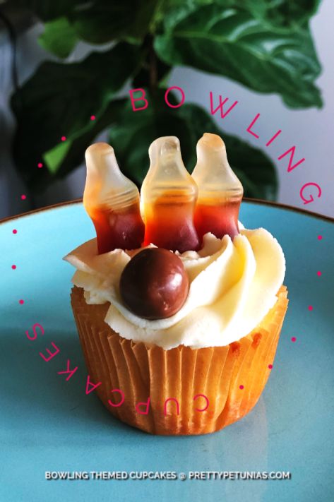 Bowling Cupcakes, Cupcakes Pretty, Bowling Cake, Cupcake Pink, Apple Smoothie, Bowling Birthday Party, Cupcakes Ideas, Quick Treats, Vanilla Cupcake Recipe