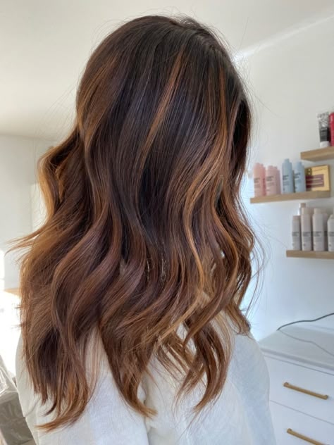 Balayage warm brunette #warmbrunette #brunettebalayagehair #balayagehair #balayagehighlights #brunettehaircolorwithhighlights #2020hairtrends #hairtrends2020 Balayage For Dark Brown Hair Layers, Natural Carmel Balayage, Settle Balayage Brunettes, Black To Brunette Balayage, Toasted Brunette, Bronze Baylage Hair, Amber Balayage Brunettes, Warm Summer Brunette Hair, Types Of Highlights For Hair Brunettes