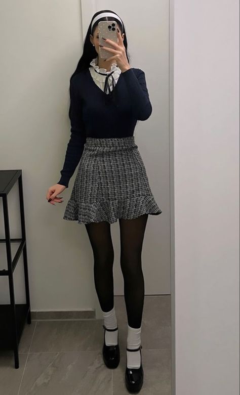 Old School Preppy Outfits, Preppy Chic Outfits Classy, Rich Teen Outfits, Korean Preppy Outfits, Popular Girl Outfits High School, Classy Outfits For School, Private School Outfits, Preppy School Outfits, Workplace Outfits