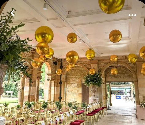 Hever Castle Wedding, Balloon Arch Wedding, Ceiling Balloons, Hever Castle, Balloon Ceiling, Floating Balloons, Bubblegum Balloons, Visual Merchandising Displays, Hollywood Theme