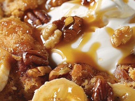 A Twist on Tradition: Indulge in This Creamy Bananas Foster Cobbler Recipe - NewsBreak Turtle Pie Recipe, Rich Banana Bread, Cranberry Bread Recipes, Lemon Cupcake Recipe, Southern Mac And Cheese, Strawberry Cream Pies, Creamy Broccoli Soup, British Cooking, Comfort Desserts