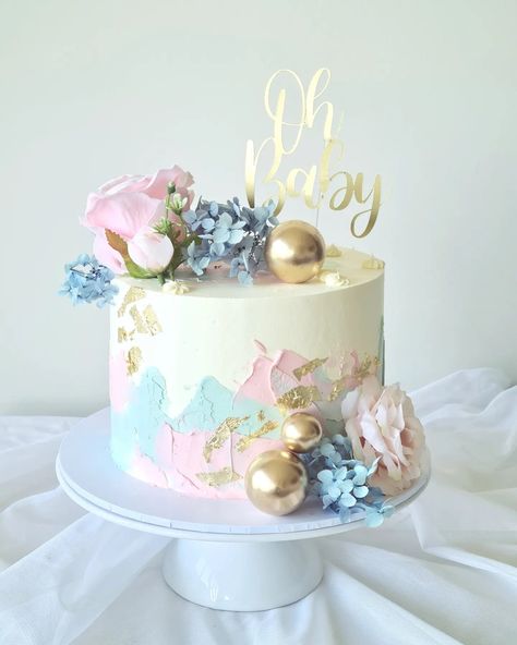 Team blue 🩵 or team pink 🩷 sweet baby shower cake {Baby Shower} #ohbabycake #ohbaby #genderrevealparty #babyshowercakes #genderneutral #boyorgirl💗💙 #babyshowercelebration #babyshowergoals #babyshowerbliss #babyshowerexcitement #pinkandblueblooms #tarneit #truganina #mambourin #rockbank #carolinesprings #taylorslake #manorlakes #pointcookcakes #pointcookmums #pointcook #sanctuarylakes Pink And Blue Baby Shower Cake, Gender Torte, Boho Gender Reveal Cake, Pink And Blue Baby Shower Ideas, Floral Baby Shower Cake, Pink And Blue Cake, Blue Baby Shower Cake, Baby Shower Gender Reveal Cake, Gender Reveal Cakes