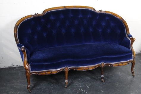 French blue velvet sofa Vintage Couch, Dark Living Rooms, Blue Velvet Sofa, Velvet Couch, Velvet Bed, Vintage Sofa, French Blue, Velvet Sofa, Vintage Velvet