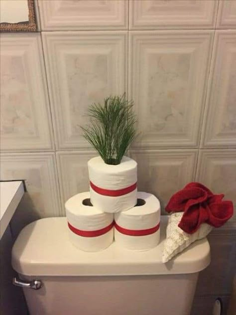 Christmas Bathroom Decor, Christmas Bathroom, Simple Christmas Decor, Christmas Themes Decorations, Christmas Decorations Living Room, Merry Christmas Decoration, Christmas Living Rooms, Bathroom Decor Ideas, Christmas Bedroom