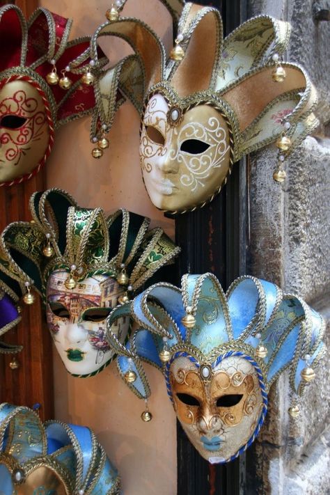 Venice Carnival Costumes, Venice Mask, Venetian Carnival Masks, Ceramic Mask, Boris Vallejo, Carnival Of Venice, Venetian Masquerade, Venetian Masks, Venetian Mask