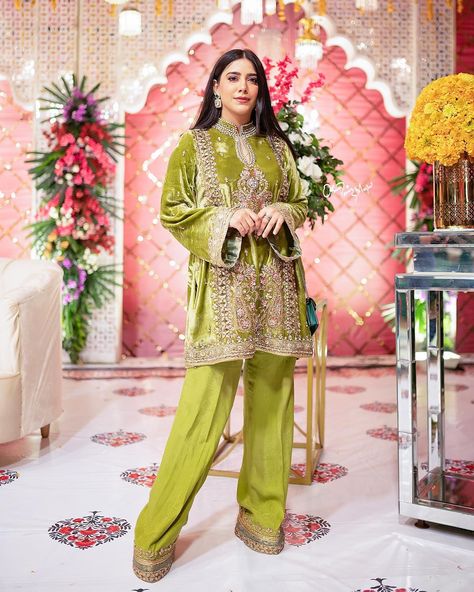 Bakra Eid, Simple Dress Casual, Abaya Design, Asian Bridal Dresses, Velvet Dress Designs, Fashionable Dresses, Pakistani Fancy Dresses, Pakistani Fashion Party Wear, Beautiful Pakistani Dresses