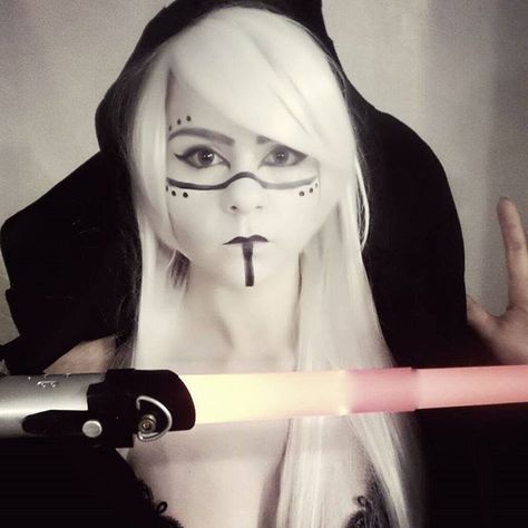 Sith Makeup, Sith Costume, Belly Dance Makeup, Sith Cosplay, Star Wars Makeup, Jedi Outfit, Jedi Costume, Star Wars Sith, Star Wars Halloween