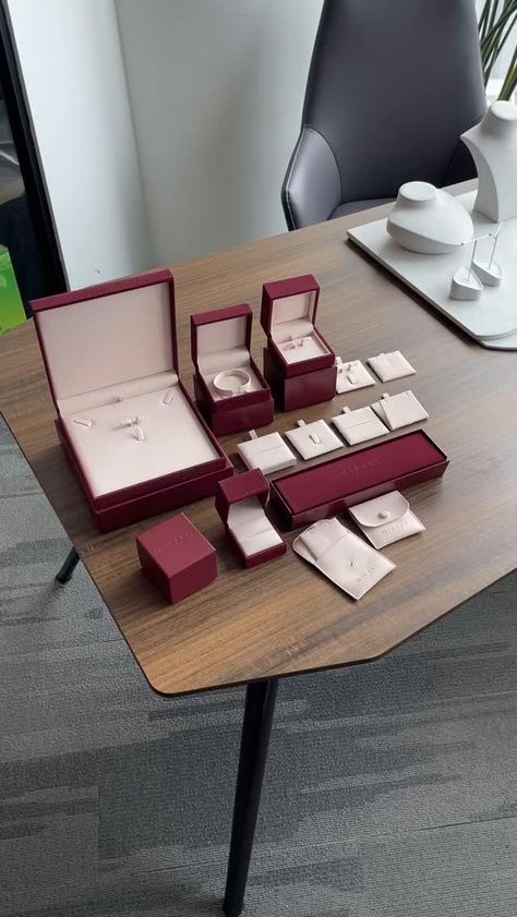 Jewelry box with replacement inserts 
For custom jewelry box the minimum order quantity is 500pcs each box with 2 inserts 
Whatsapp us and send inquiry:+8618679829379

>>Visit www.fanxi2005.com learning more
.
.
.
#jewelry #jewelrypackaging #jewelryboxes #ringbox#rings💍 #box Rings Box, Custom Jewelry Box, Jewelry Packaging, Ring Box, Custom Jewelry, Jewelry Box