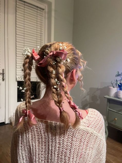 Looped Pigtail Braids, Short Braided Pigtails, Cool Pigtail Hairstyles, Milkmaid Braid With Ribbon, Ribbon Pigtail Braids, Fancy Braid Tutorial, Braids With Ribbon Bows, Hairstyles With Pink Accessories, Wedding Pigtails