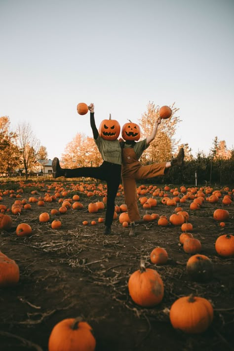 Pumpkin Head Photoshoot at the pumpkin patch Ghost Photoshoot Pumpkin Patch, Fall Photos Pumpkin Patch, Pumpkin Pics With Friends, Punkin Head Pictures, Halloween Costume Pumpkin Head, Pumpkin Mask Photoshoot, Haunted Pumpkin Patch Ideas, Family Pumpkin Patch Photoshoot, Pumpkin Head Photoshoot Friends Black