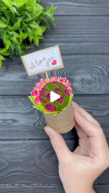 Easy Paper Crafts Useful, Craft Ideas With Paper Flowers, Flower Making Ideas With Paper, How To Make Easy Flowers Out Of Paper, How To Make Cool Things Out Of Paper, Origami With Paper, How To Make A Flower With Paper Easy, How To Make A 3d Flower, Easy Diy Crafts With Paper