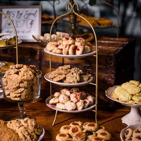 Perfect Presentations: Our Cookie Table Contest Winner and Runners-Up - Beyond the Cookie Table - August 2018 Cookie Displays For Parties, How To Serve Cookies At A Party, Crumbl Cookie Display, Display Cookies For A Party, Youngstown Cookie Table, How To Display Cookies, Party Cookie Display, Cookie Stand Display, Cookie Trays Presentation