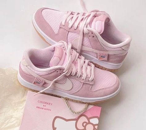 My Christmas Wishlist Clothes, Light Pink Jordans, Dunk Low Teddy Bear, Pink Dunks, Kotak Bento, Dunks Shoes, Light Pink Shoes, All Things Pink, Pink Items