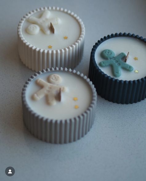 Mini Christmas Candles, Concrete Christmas Candles, Christmas Candle Making Ideas, Homemade Candles Christmas, Christmas Candles Ideas, Diy Christmas Candles, Christmas Candle Ideas, Candle Scents Recipes, Candle Making Recipes