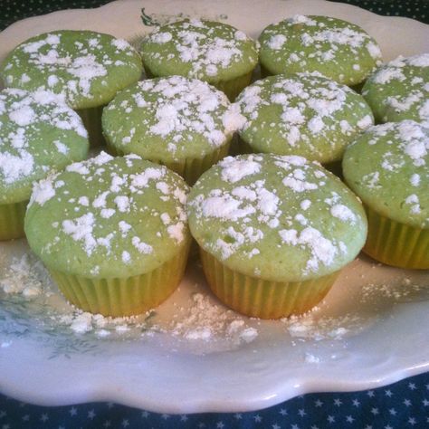 Pistachio Muffins Recipe Cake Mixes, Pistachio Muffins Recipe, Pistachio Pudding Cake, Pistachio Pudding Cookies, Matcha Muffins, Pistachio Cupcakes, Pistachio Muffins, Gluten Free Cake Mixes, Cake Mix Cupcakes