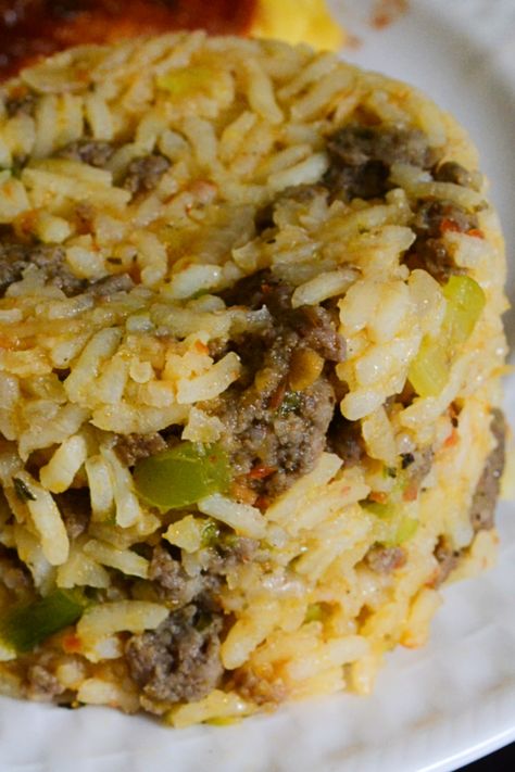 Mexican Rice With Sausage, Mexican Dirty Rice, Chorizo Rice Recipes, Dirty Rice And Beans Recipe, Mexican Dirty Rice Recipe, Spicy Rice Recipes, Chili And Rice, Mexican Style Rice, Mexican Rice Dishes