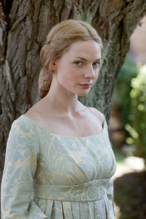 The White Queen - queen Elizabeth Woodville Rebecca Ferguson Actress, The White Queen Starz, Anne Neville, Elizabeth Woodville, The White Queen, Tudor Costumes, The White Princess, Medieval Woman, Rebecca Ferguson