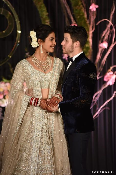 Video Pregnant, Priyanka Chopra Wedding, Celebrity Funny, Indian Reception, Indian Wedding Gowns, Reception Outfit, Couple Wedding Dress, Celebrities Fashion, Indian Bridal Outfits