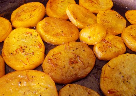 another quick side dish, the saffron gives the potatoes a lovely golden color. Saffron Potatoes Recipe, Saffron Dishes, Saffron Potatoes, Garlic Potatoes Recipe, Potato Cookies, Quick Side Dish, Saffron Recipes, Moroccan Dishes, Quick Side Dishes